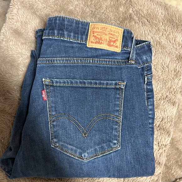 Woman’s Levi jeans - Picture 4 of 4